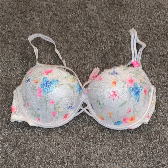 NWT Floral lace bra